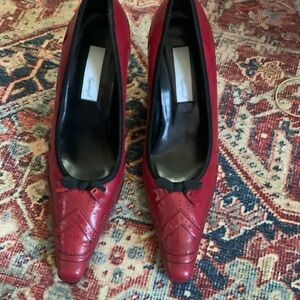 Spiegel women’s vintage high heel wingtips. Size 8B